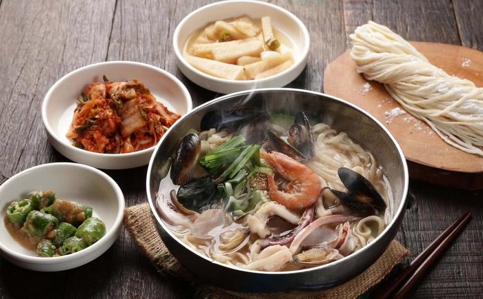 해물칼국수/Haemul Kalguksu (hand-cut noodles with seafood)