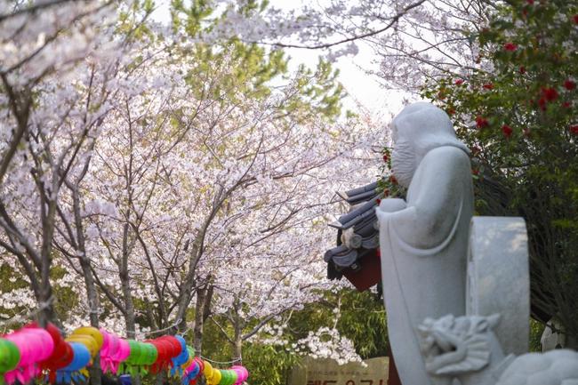 09:30 Haedong Yonggung Temple